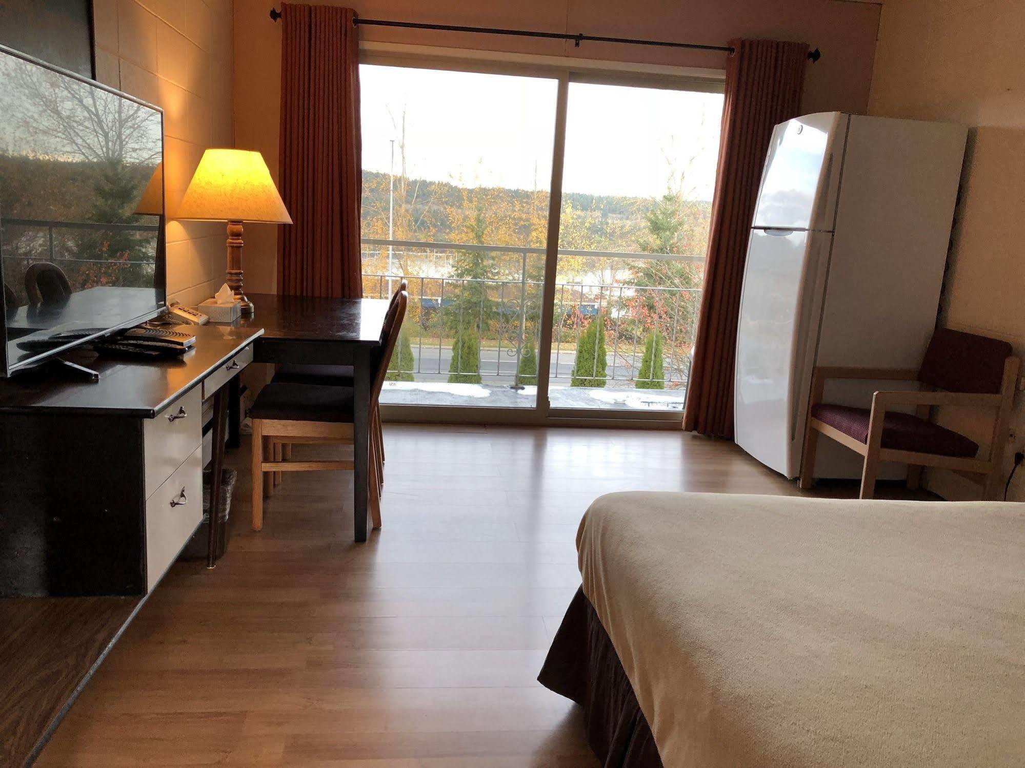 Holiday House Motel Ladysmith Ngoại thất bức ảnh