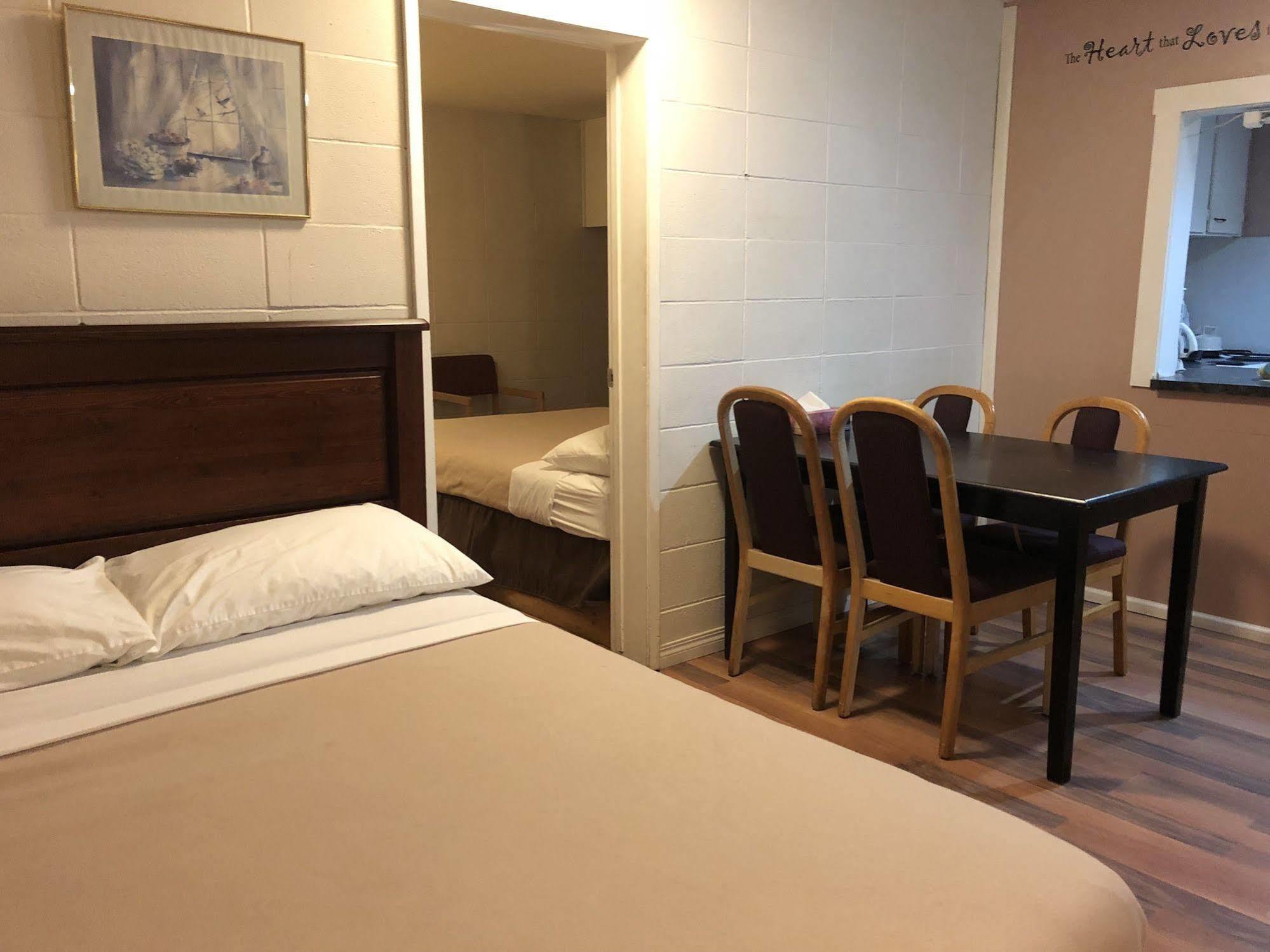 Holiday House Motel Ladysmith Ngoại thất bức ảnh